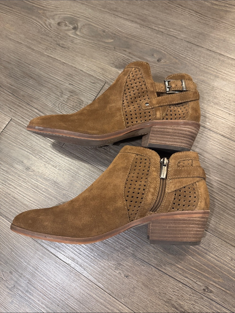 Vince Camuto Suede Ankle Booties w Silver Accents. 9.5 39.5EU. Like New!🔥 - Picture 3 of 10